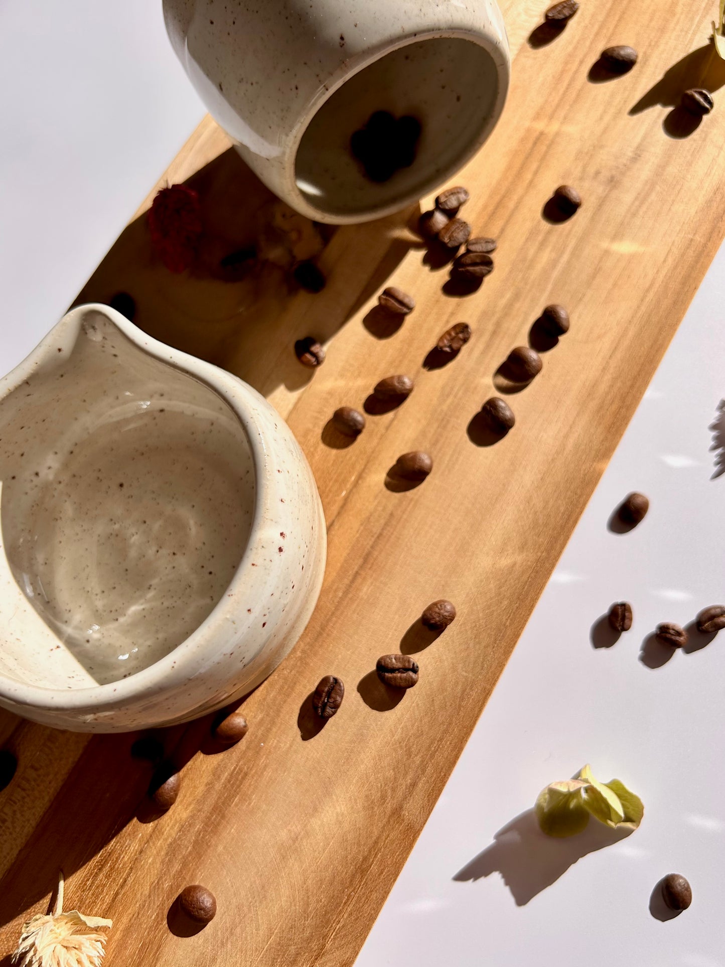 Petit pichet blanc en céramique