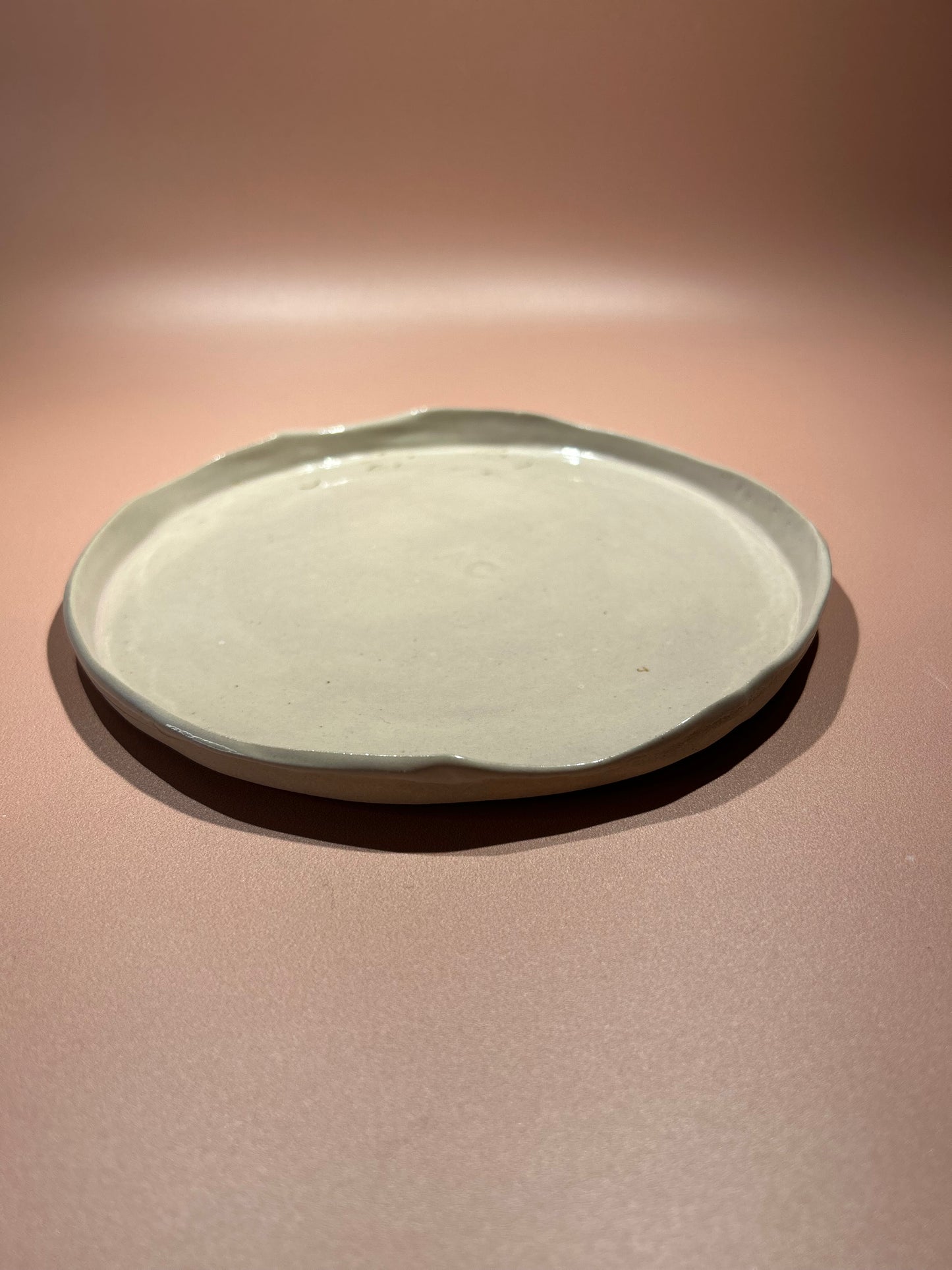 Petite assiette en céramique