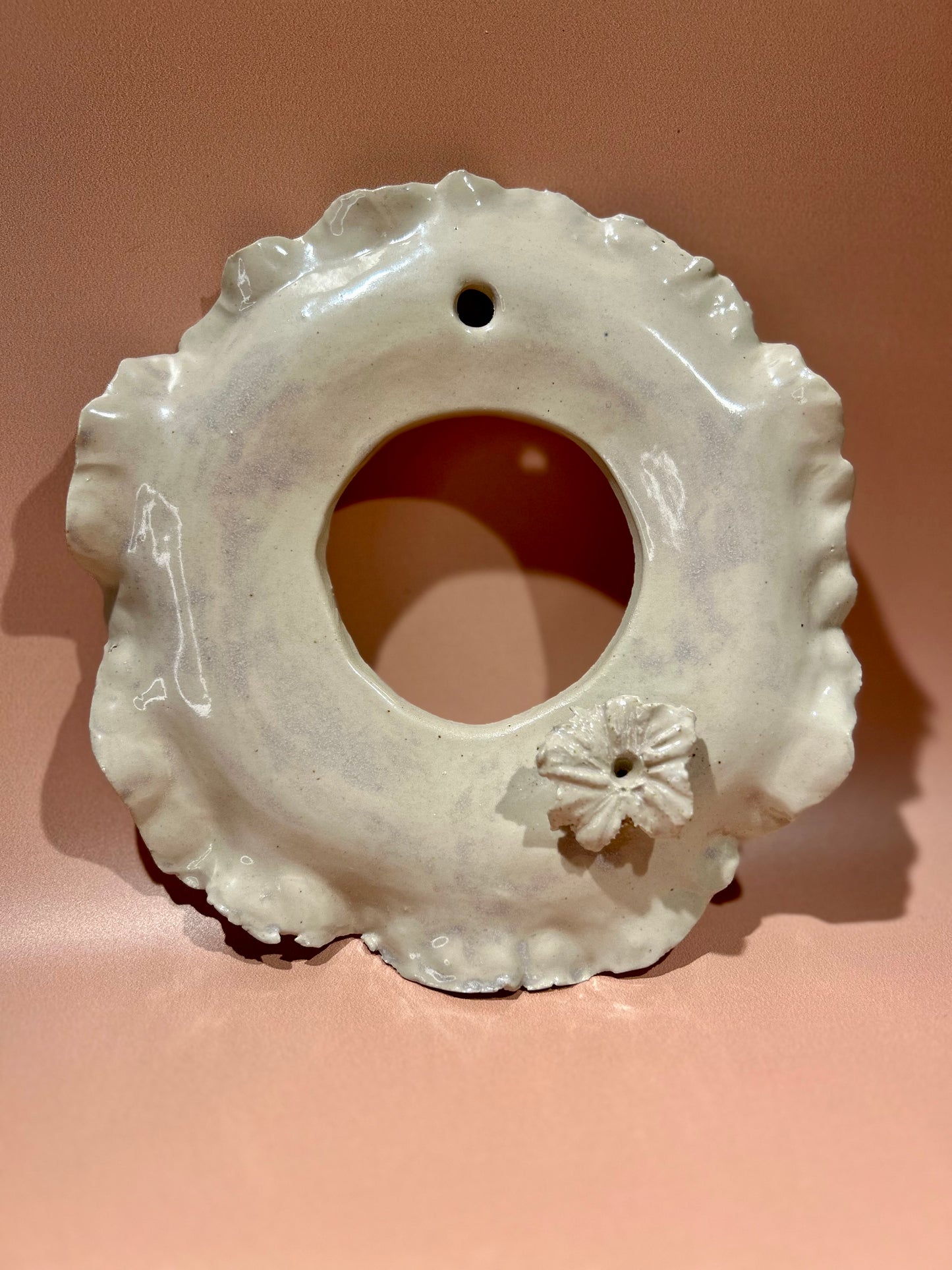 Couronne de fleur en céramique blanche