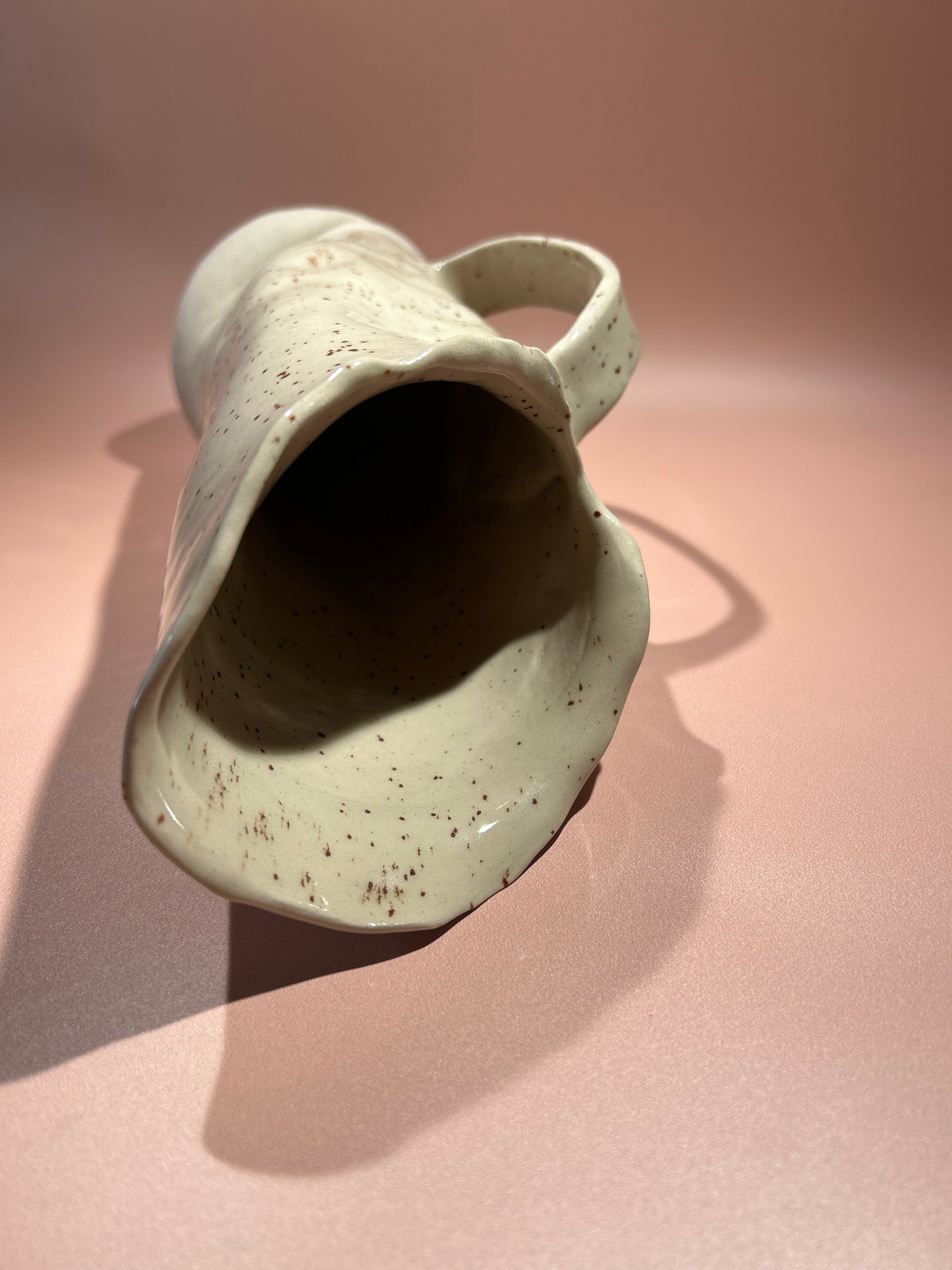 Carafe en céramique moucheté