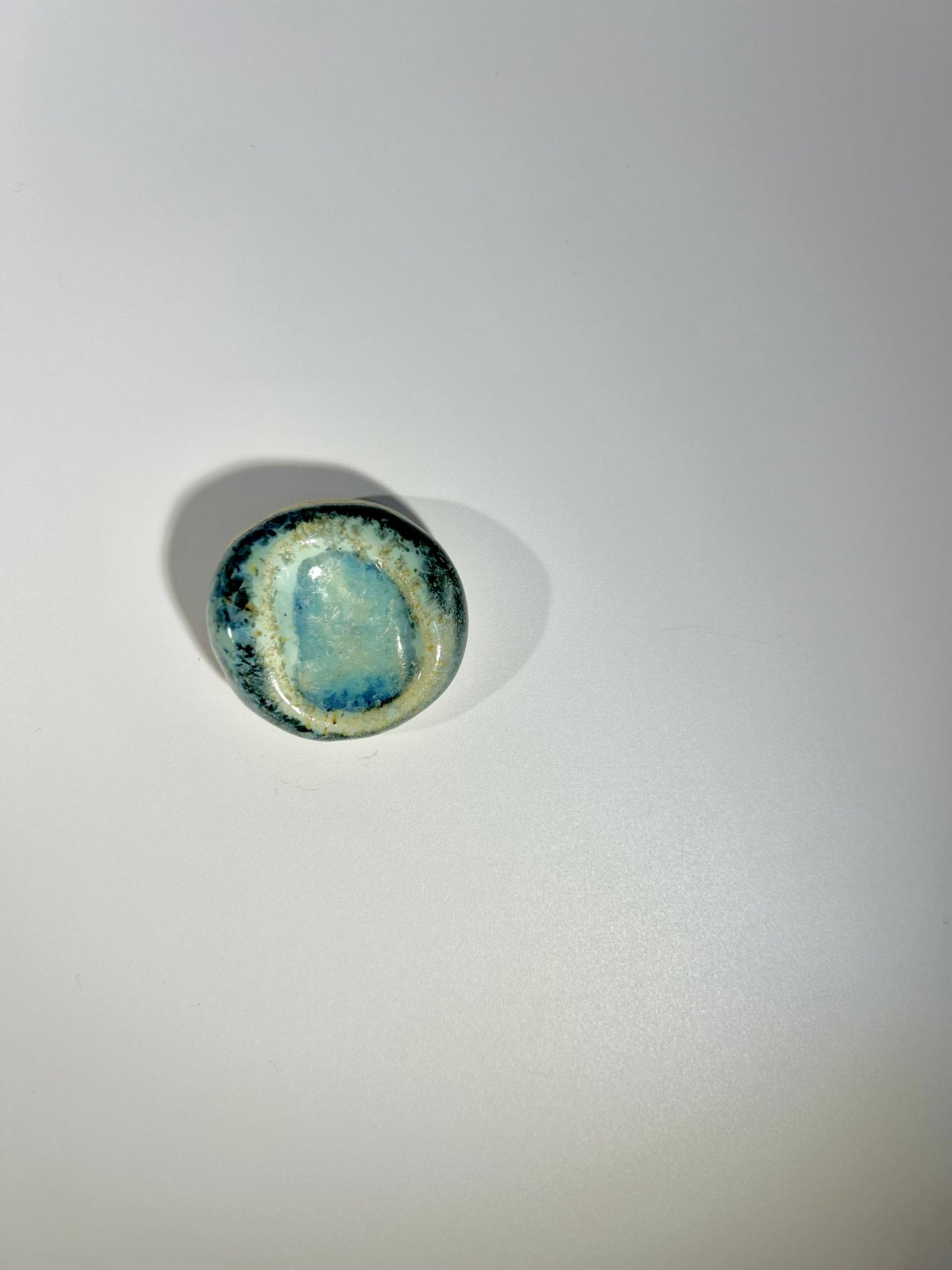 Worry stone : galet d'apaisement grigris en céramique