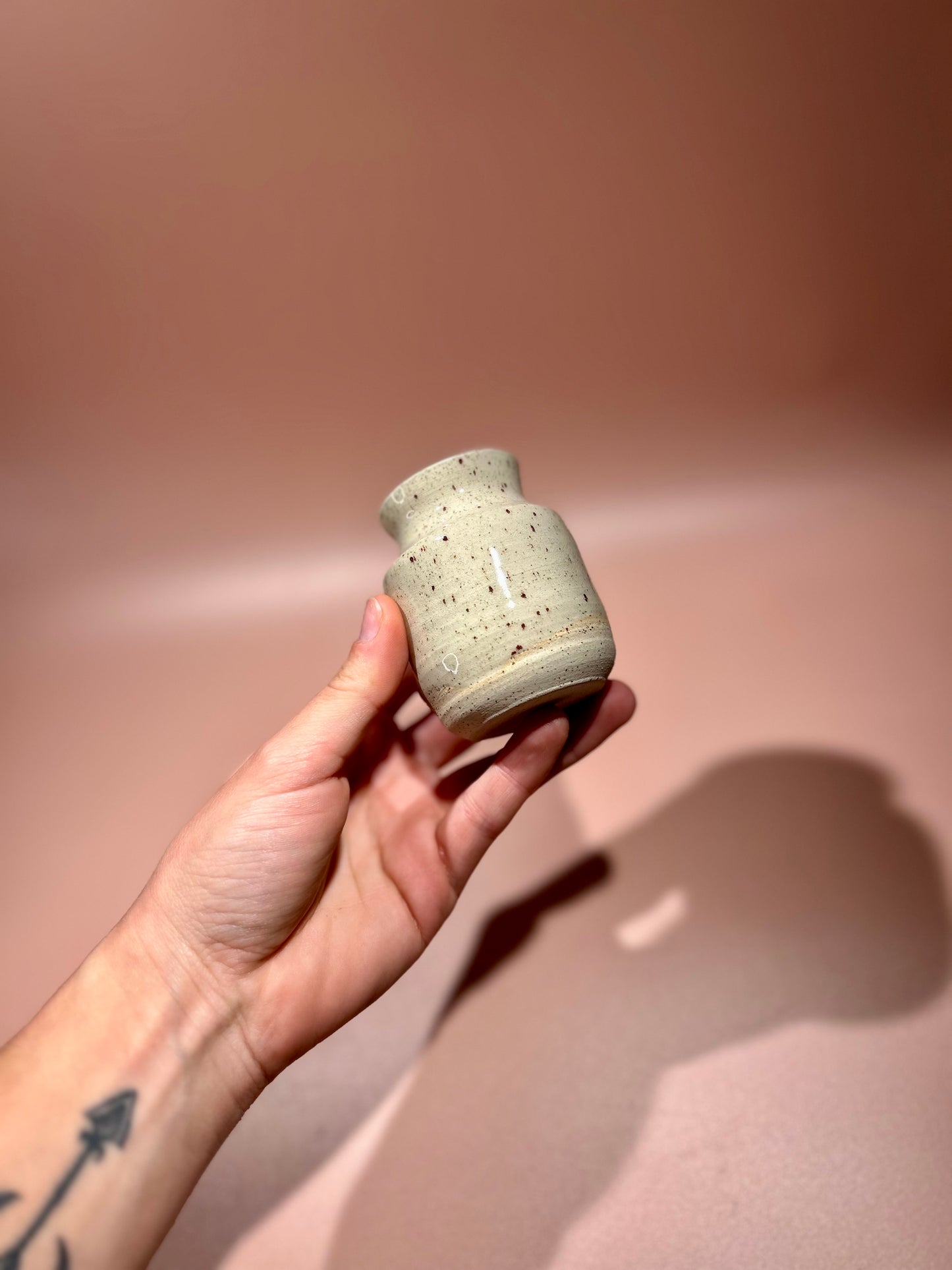 Mini soliflore en céramique mouchetée