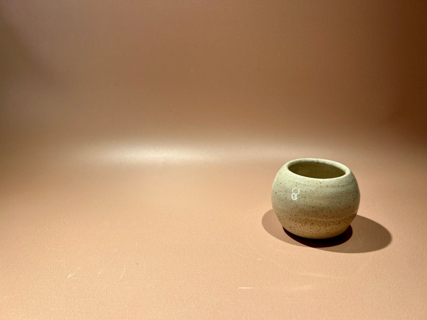 Mini soliflore en céramique rond lilas