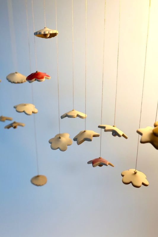 Nouveau concept déco : suspensions en céramique artisanales surprise