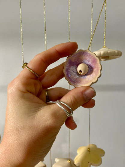 Suspension en céramique surprise