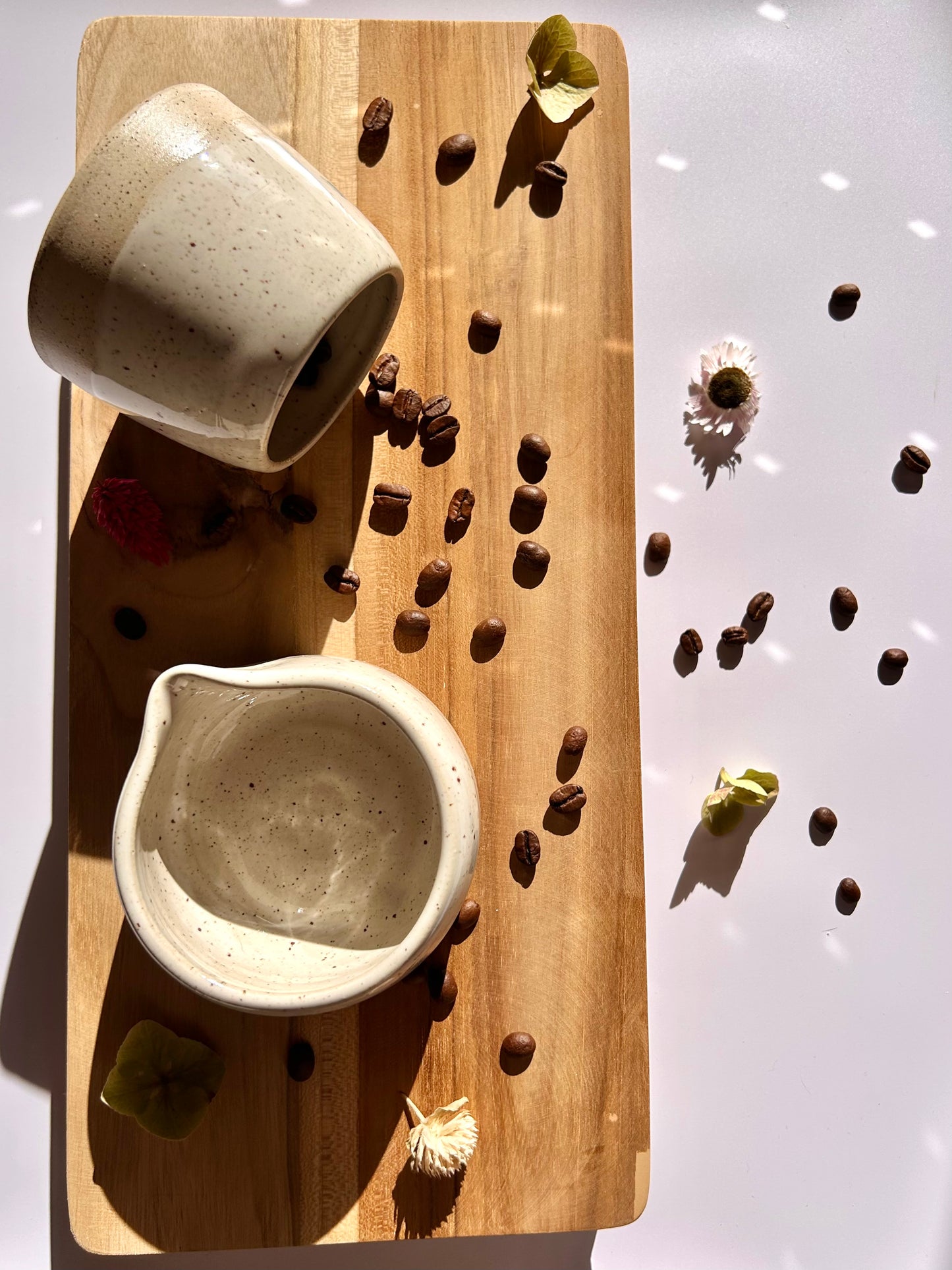 Petit pichet blanc en céramique