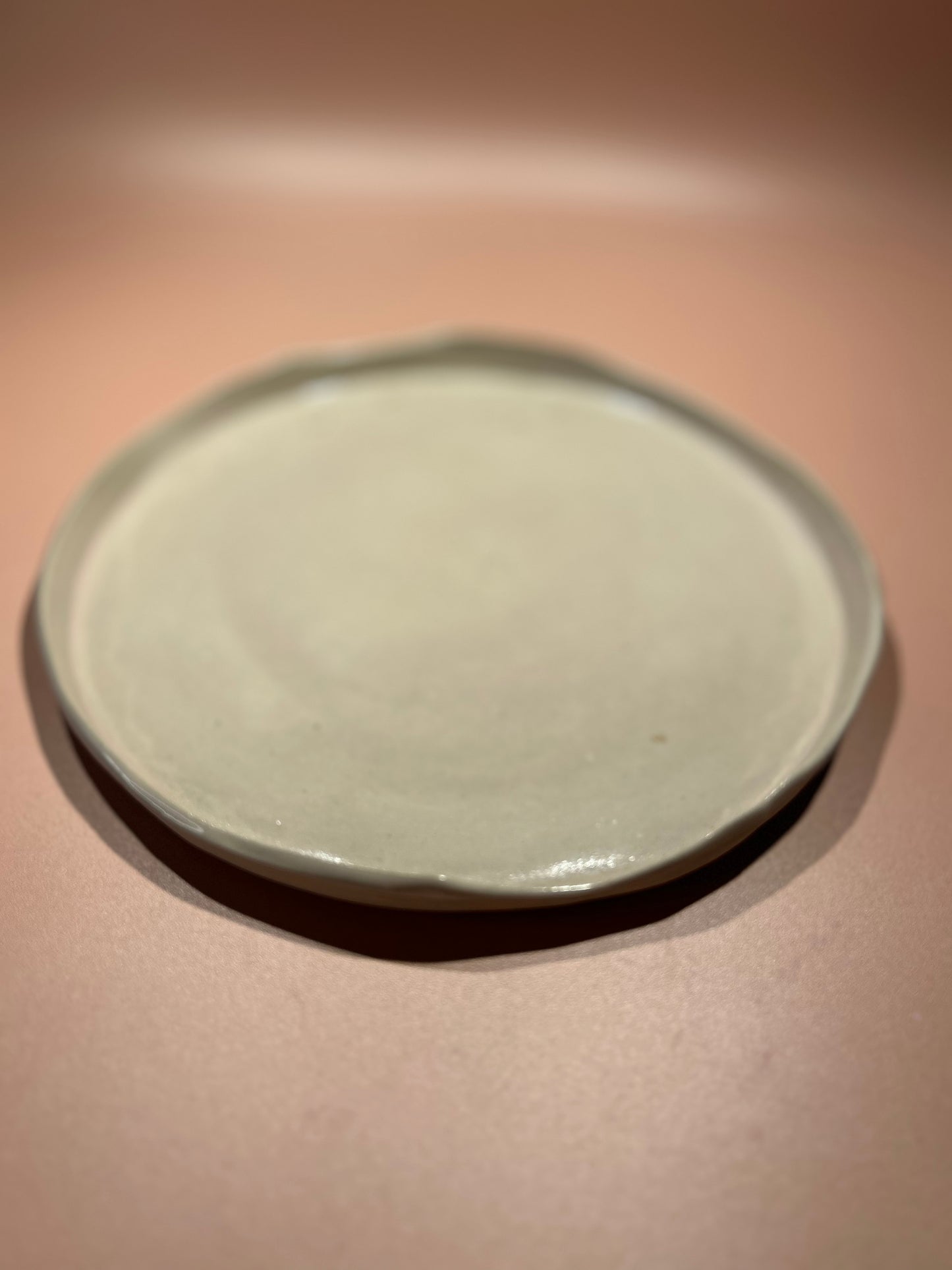 Petite assiette en céramique
