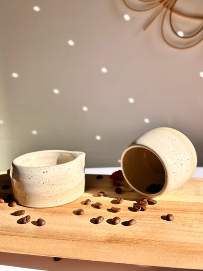 Petit pichet blanc en céramique