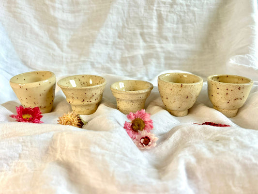 Set de 5 coquetiers mouchetés en grès