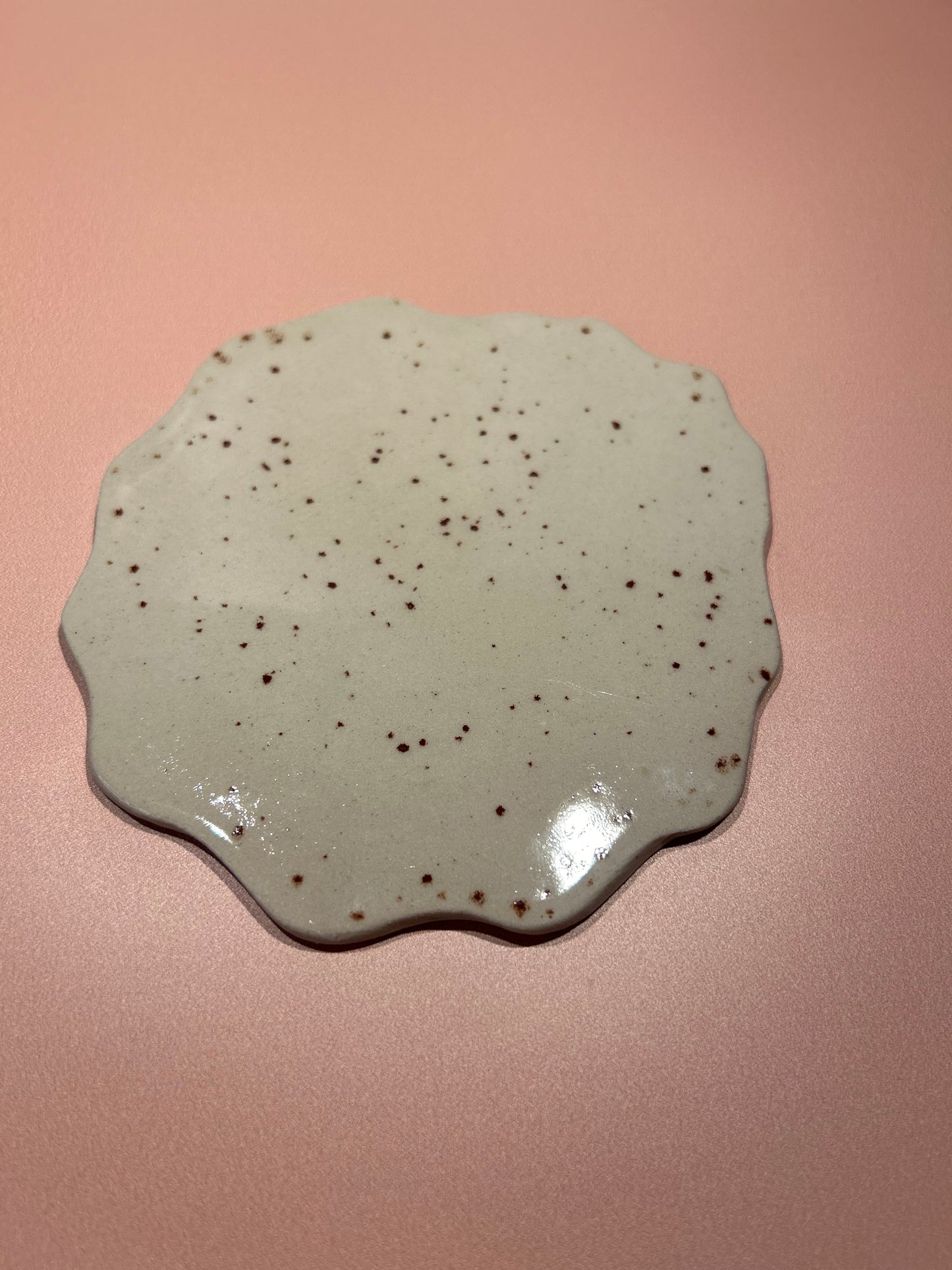 Dessous de plat en céramique moucheté