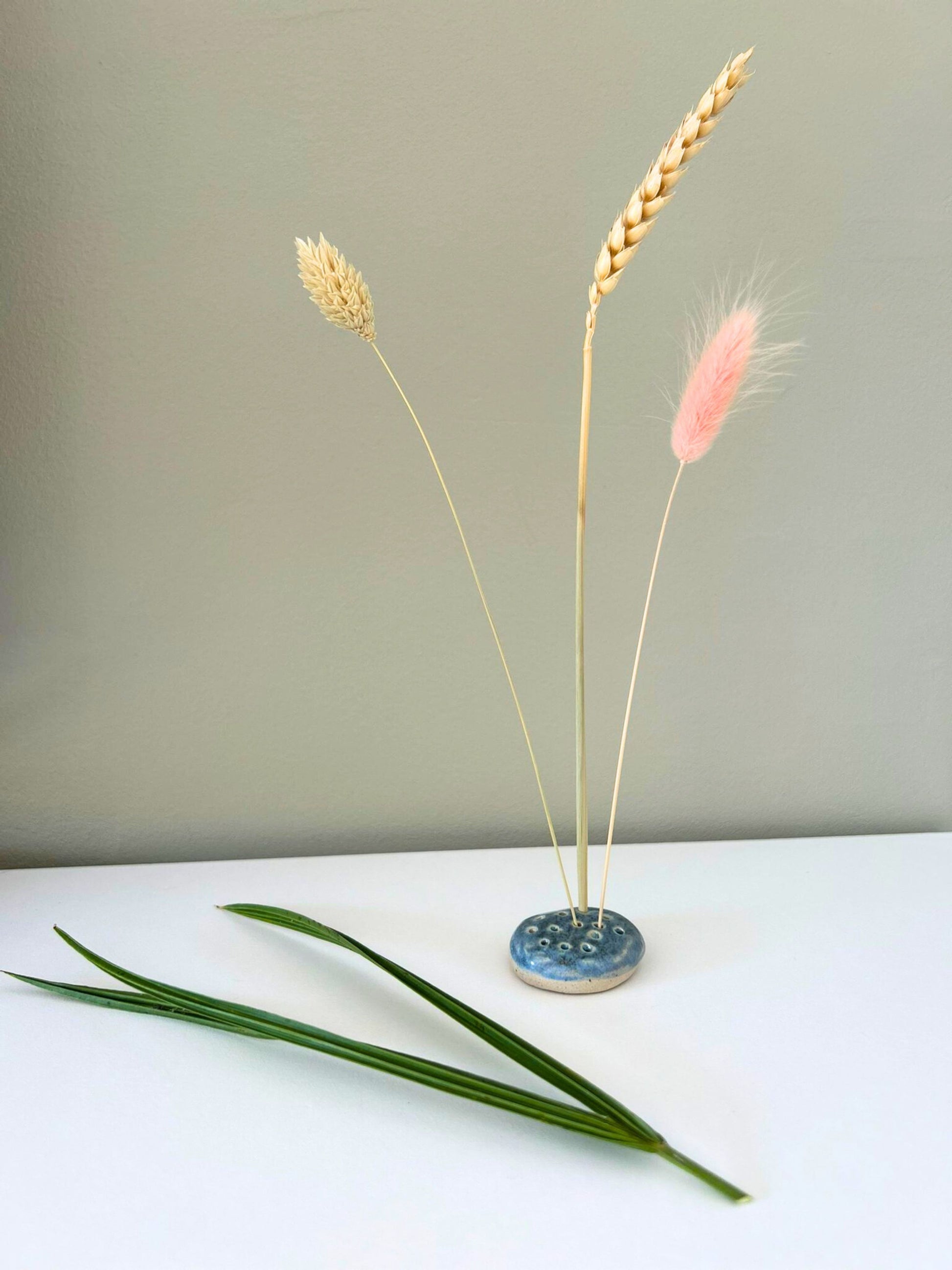 Galets à fleurs bleu