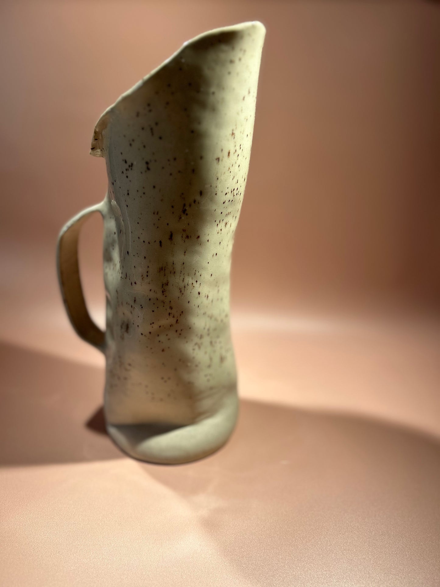 Carafe en céramique moucheté