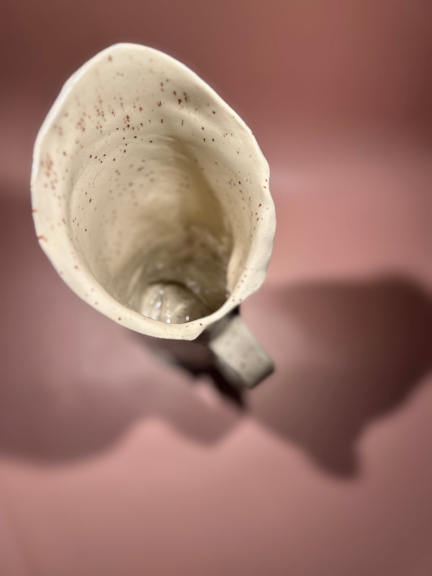 Carafe en céramique moucheté