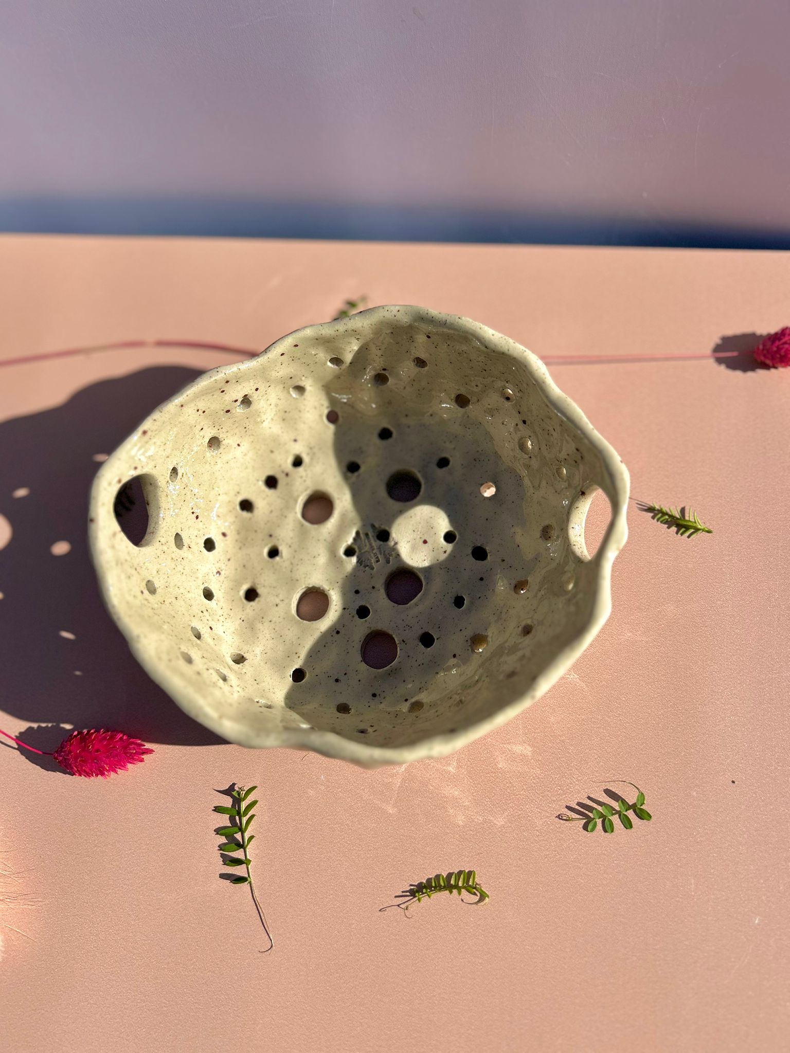 Petite passoire en ceramique mouchetee