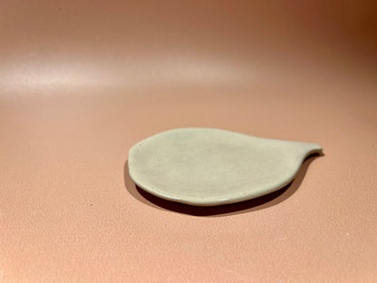 Repose cuillère plat lilas en céramique