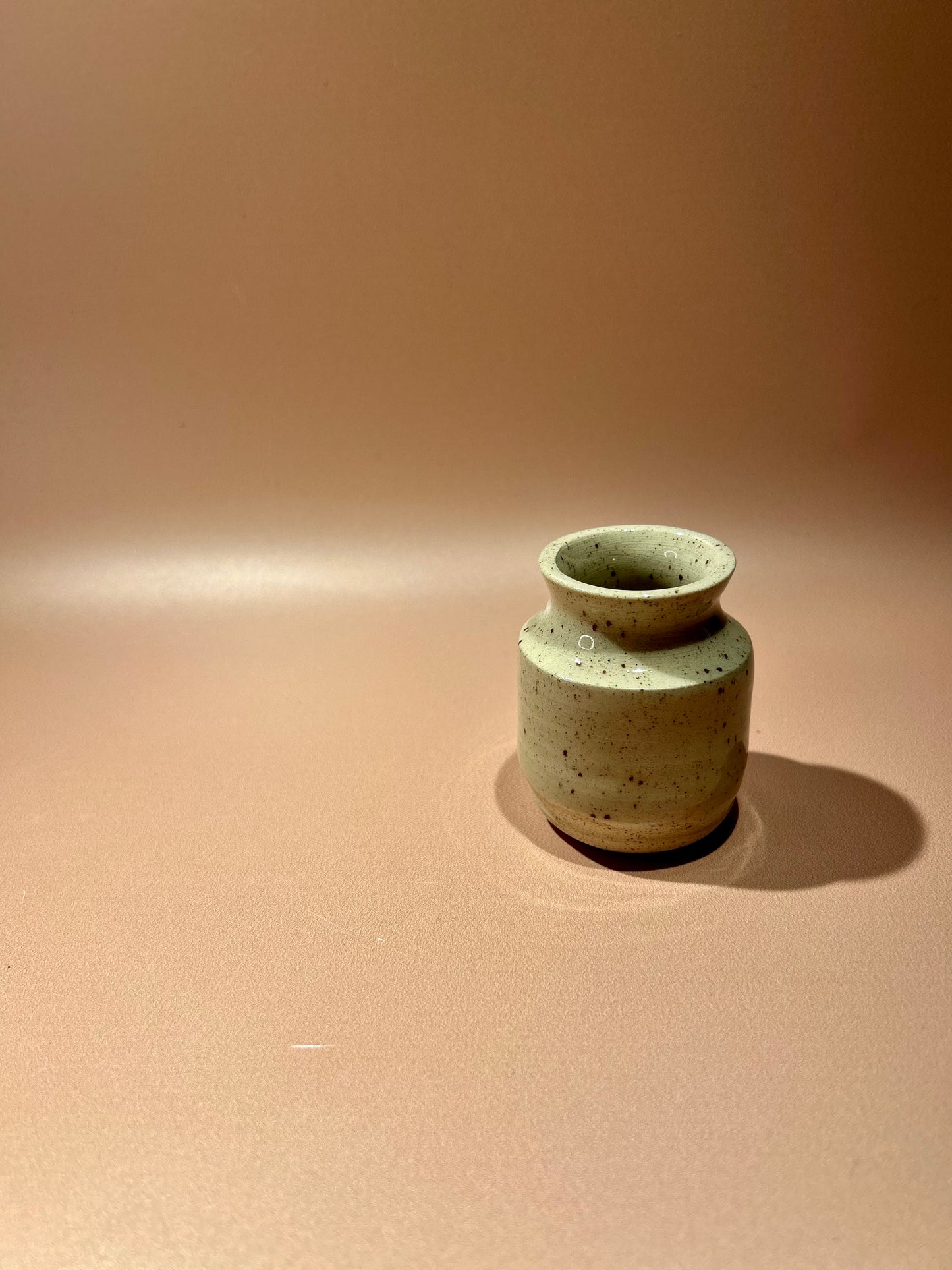 Mini soliflore en céramique mouchetée