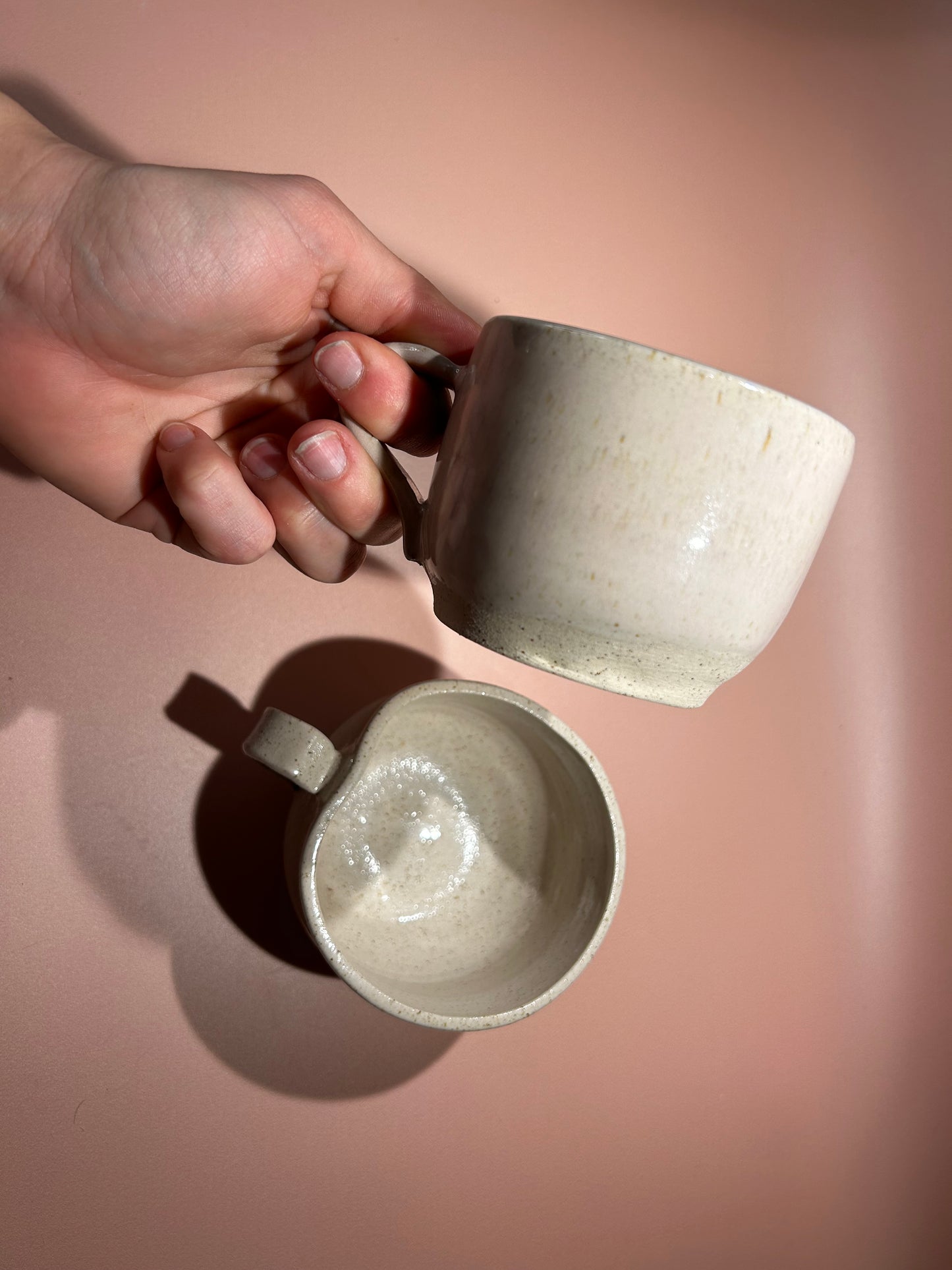 Lot de 2 tasses pyritées à anse en céramique