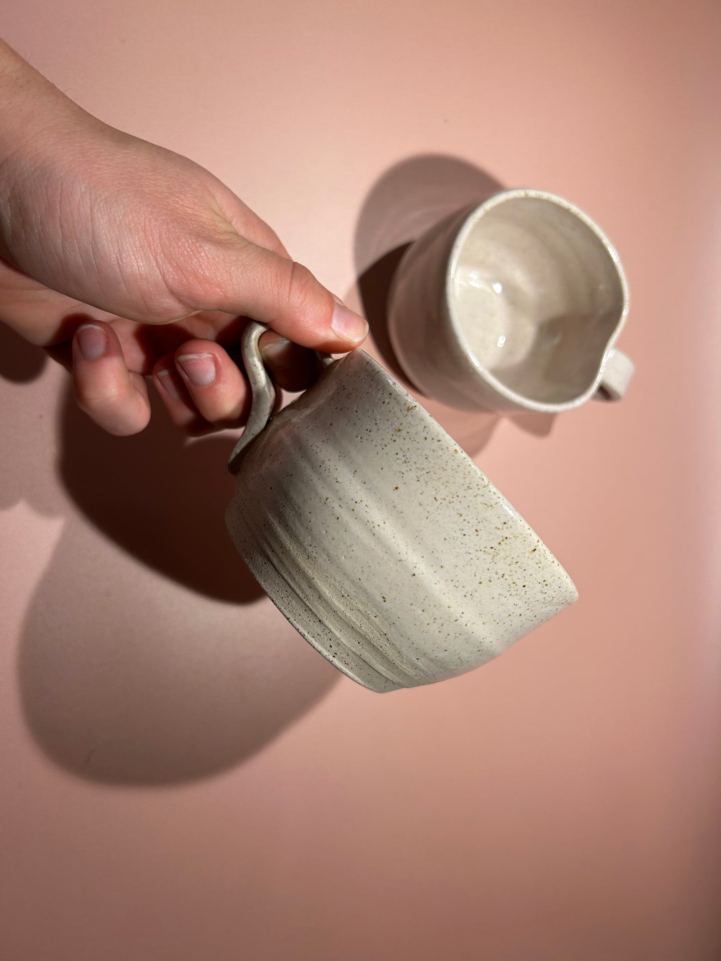 Lot de 2 tasses pyritées à anse en céramique