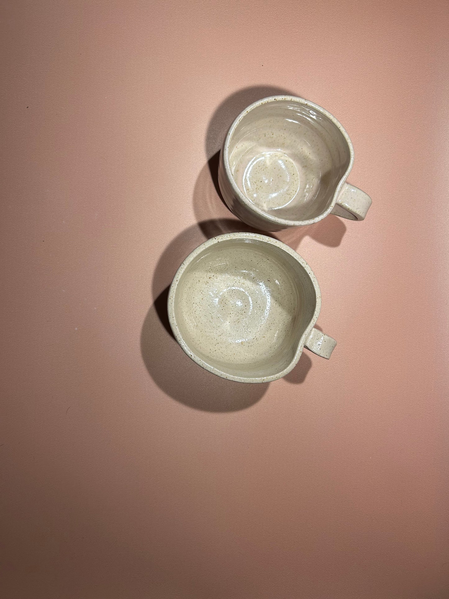 Lot de 2 tasses pyritées à anse en céramique
