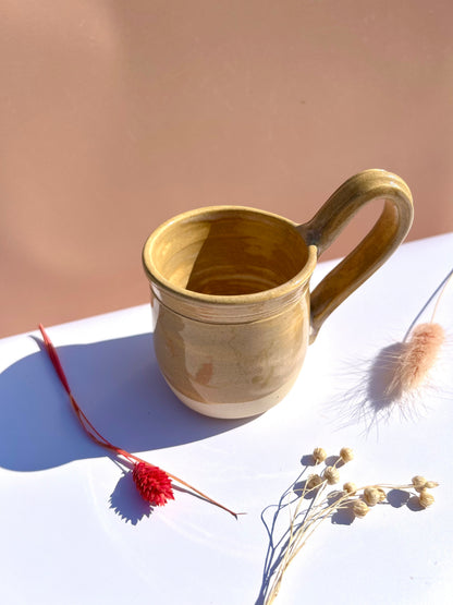 Tasse à anse en céramique